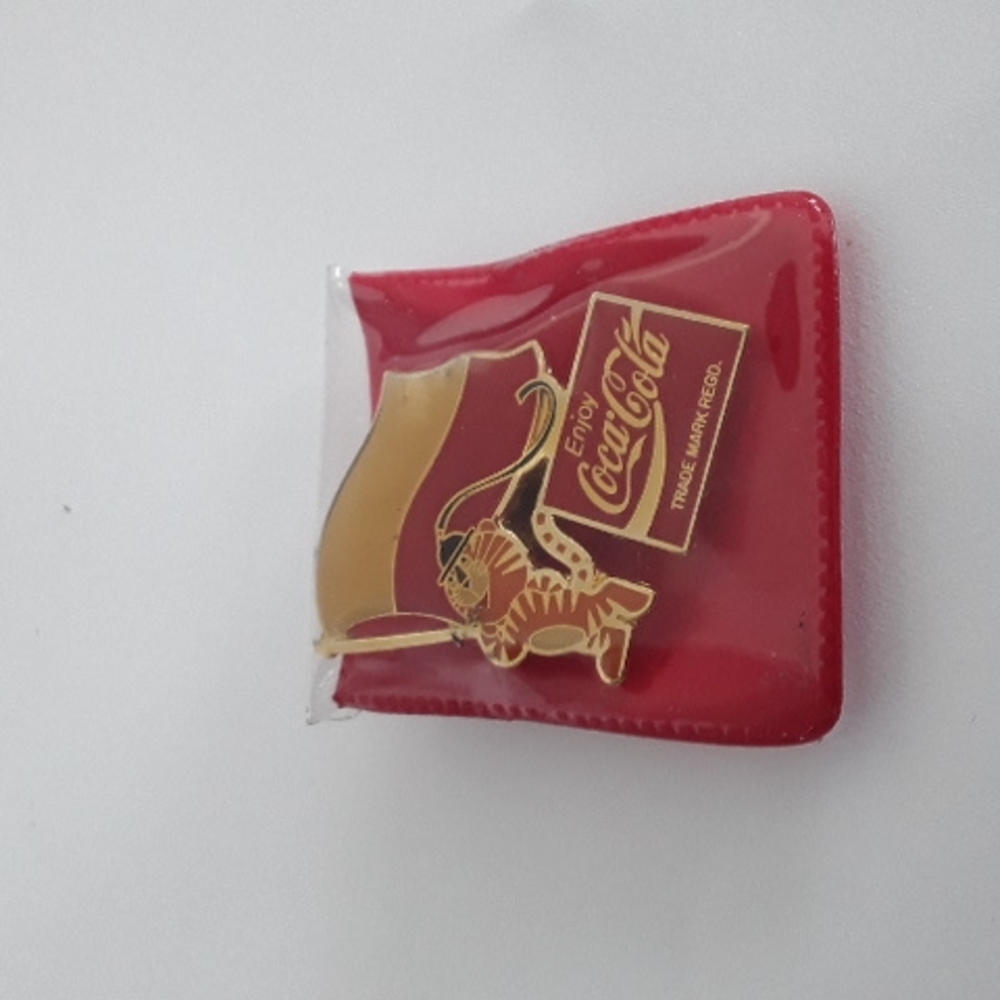 Coca cola pin